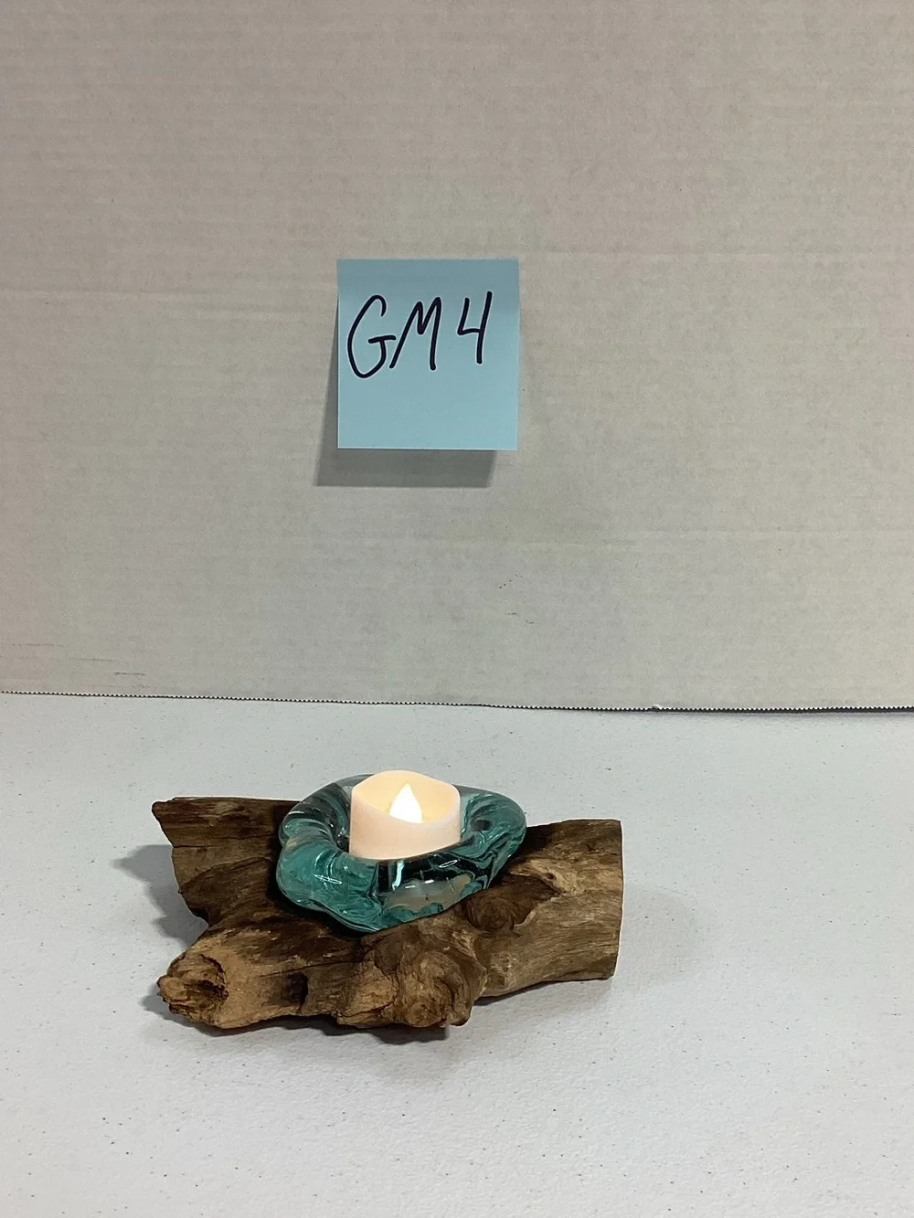 Single tea light candle holder